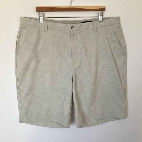 Greg Norman Golf Shorts Size 42 Leaves Botanical - Picture 6 of 6
